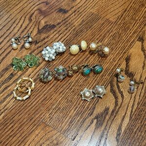 Elegant Gold and Pearl Earrings Set